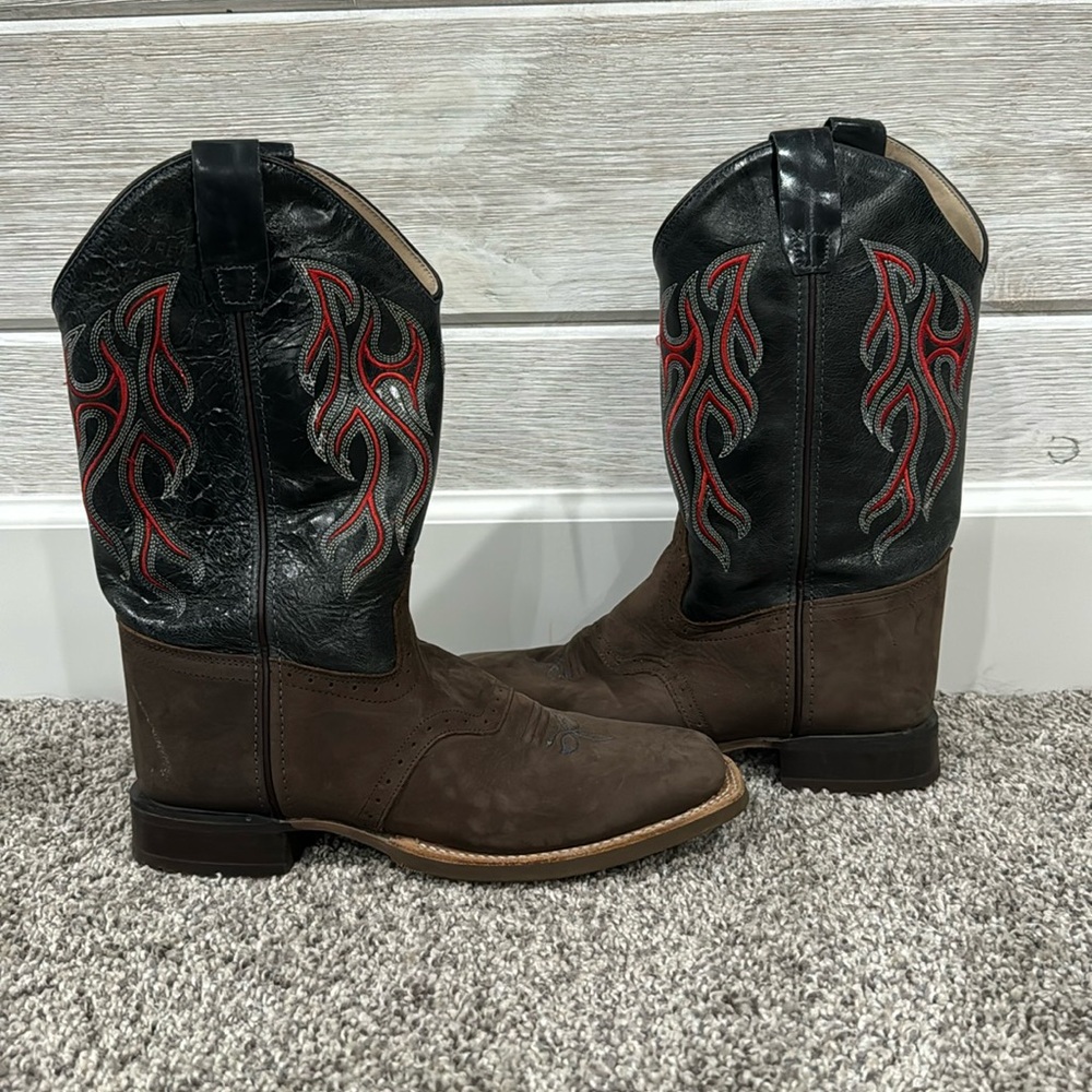 Old West brand cowboy boots